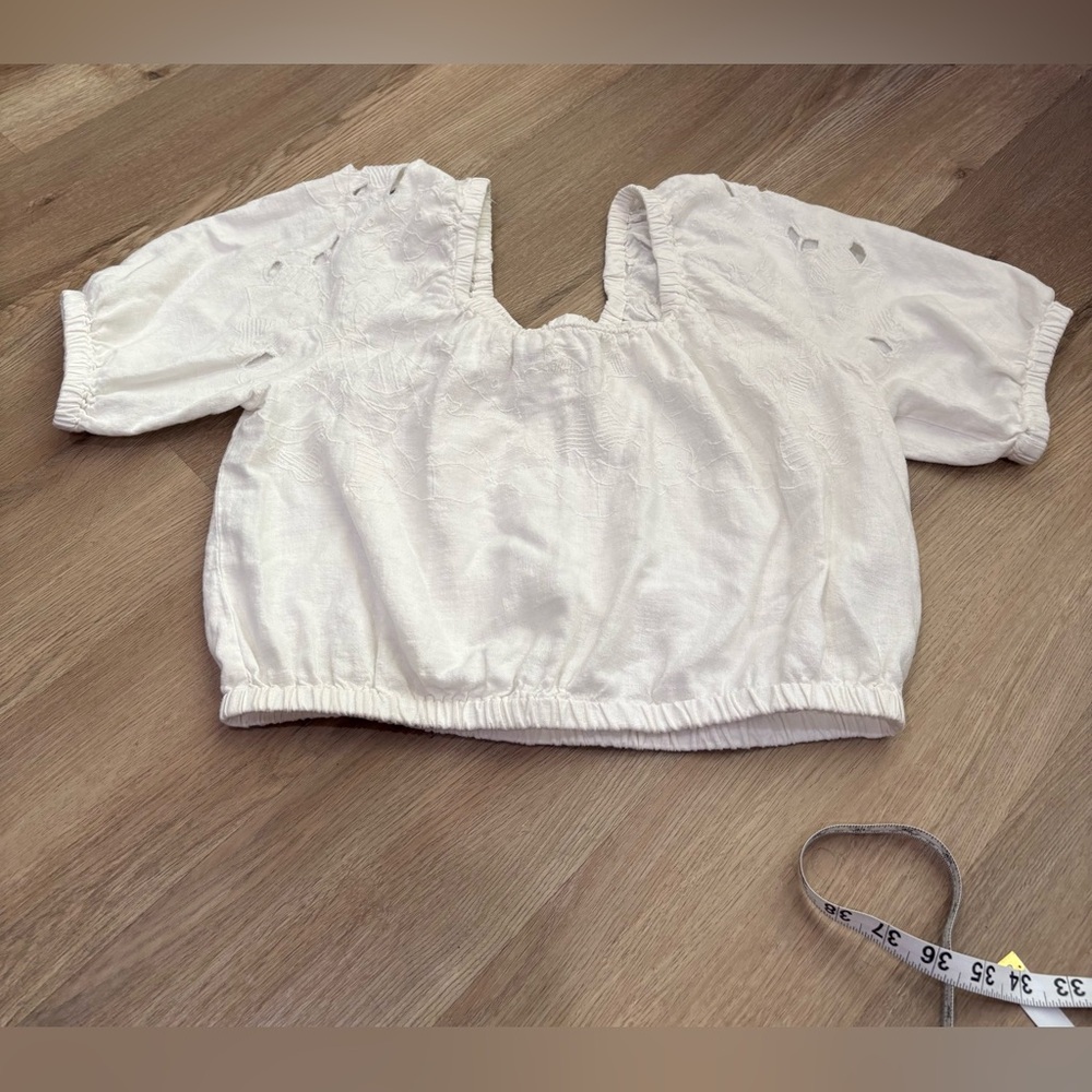 Universal Thread White Embroidered Linen Blend Women’s Crop Top, Medium